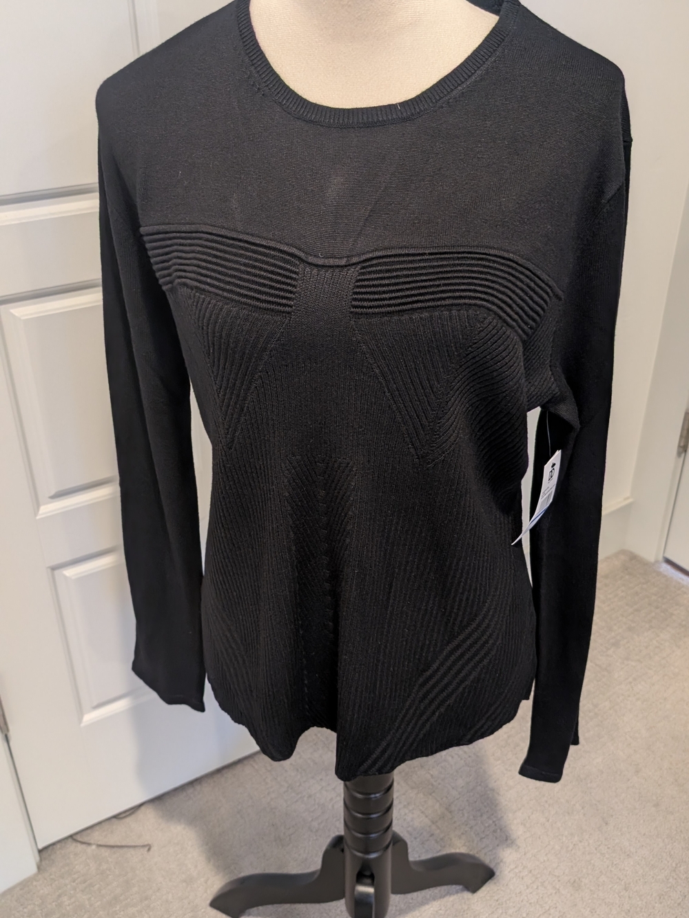 Women's Black Crew Neck Ribbed-Pattern Sweater - Picture 9 of 11